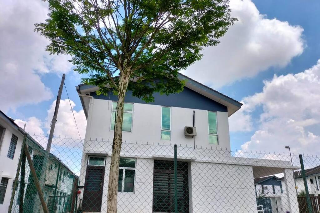Iris 55 Corner Lot House Spacious Outdoor With Wi-Fi Johor Bahru Exteriör bild